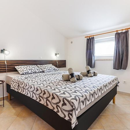 Sunshine Apartments Funtana With Balcony And Sea View Exteriör bild