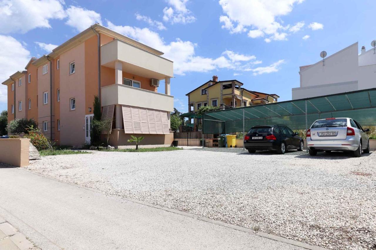 Sunshine Apartments Funtana With Balcony And Sea View Exteriör bild