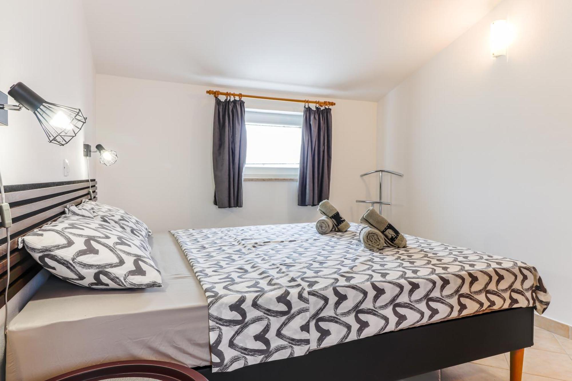 Sunshine Apartments Funtana With Balcony And Sea View Exteriör bild