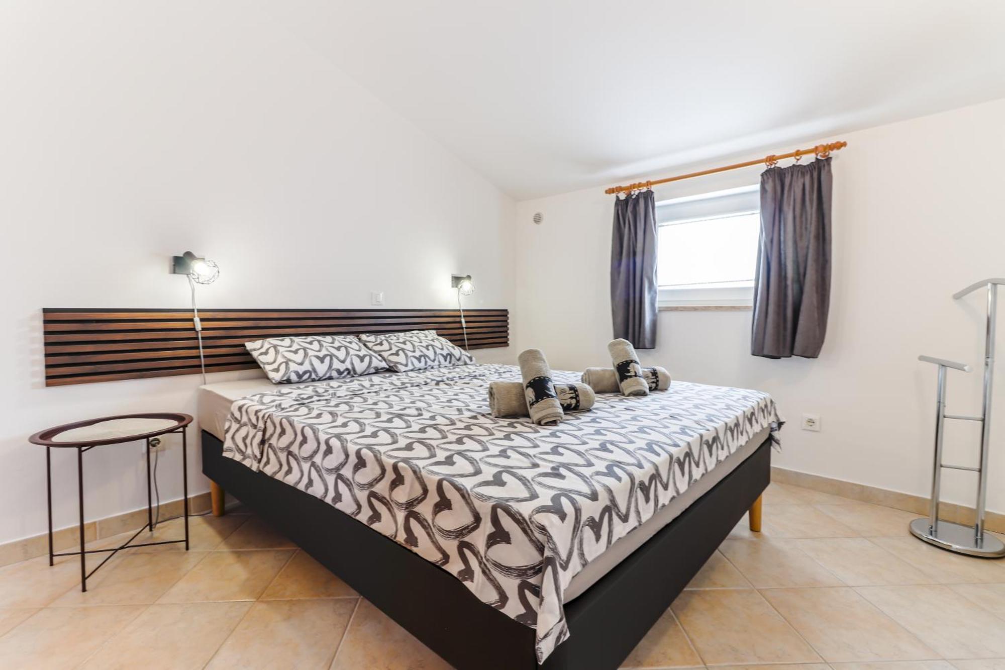 Sunshine Apartments Funtana With Balcony And Sea View Exteriör bild